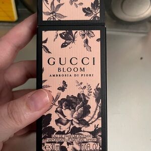 Gucci Bloom Ambrosia di Fiori with Black Floral Design
